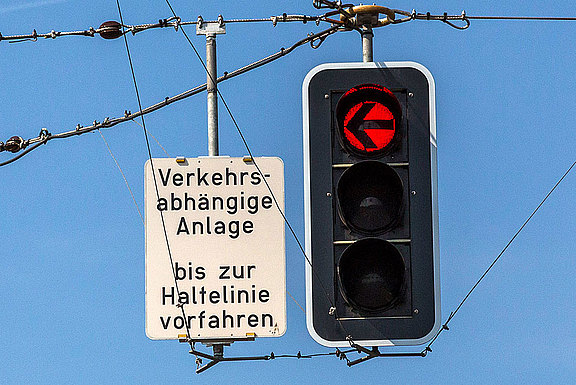 Ampel-Haltlinie-vorfahren.jpg 