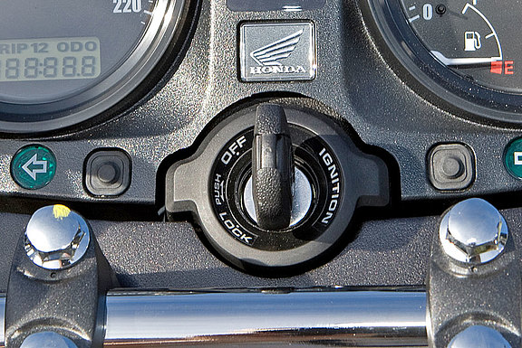 mot-cbf600-zuendschluessel.jpg