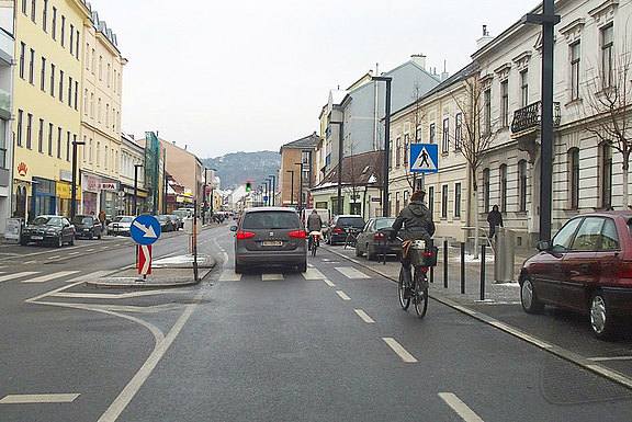 radfahrer-mehrzweckstreifen.jpg 