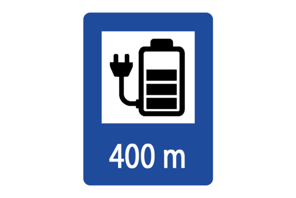 Verkehrszeichen mit Batterie-Symbol und Stecker