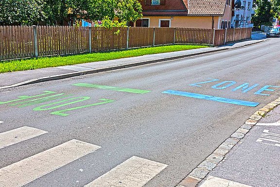 bodenmarkierung-gruen-parkzone.jpg 