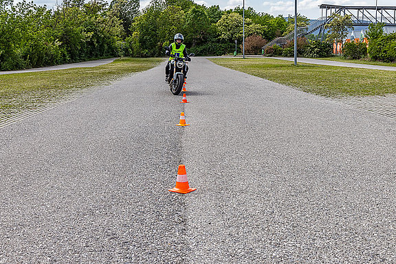 mot-slalom-3.jpg 