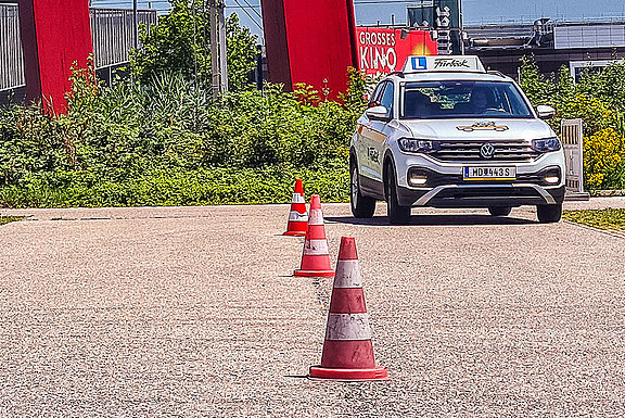 b-uebungen-slalom-1.jpg 