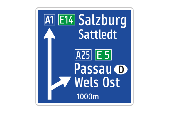 Vorwegweiser zu einer anderen Autobahn oder Autostraße