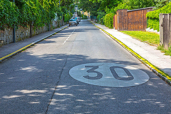 parkmarkierung-keine-2-fahrstreifen.jpg 