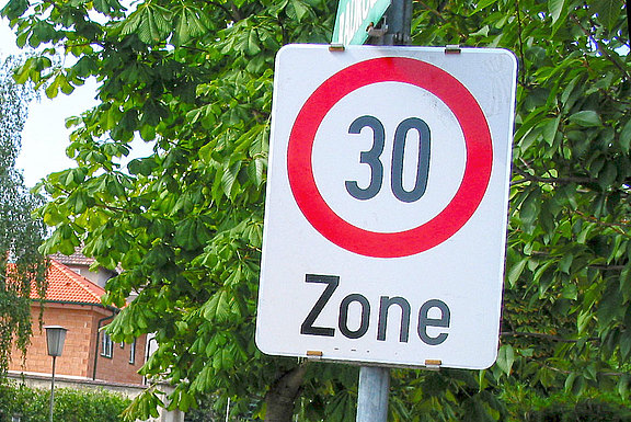 Verkehrszeichen „30 km/h-Zone“