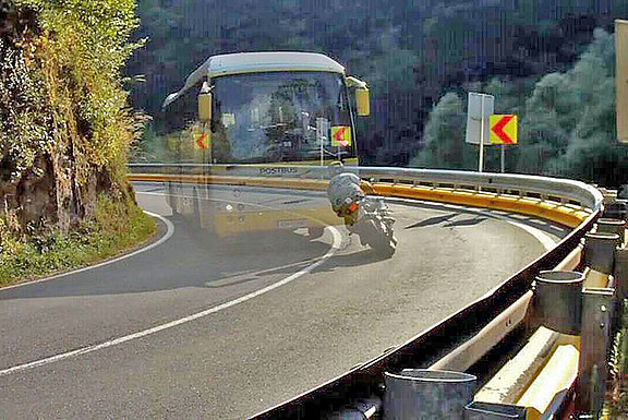 mot-fahrlinie-ueberblendung-bus.jpg 