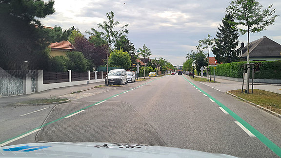 bodenmarkierung-gruen-radfahrstreifen.jpg 