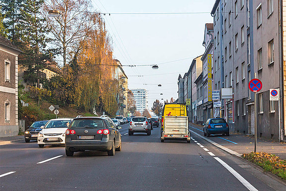 nebeneinanderfahren-fahrzeugreihen-1.jpg 